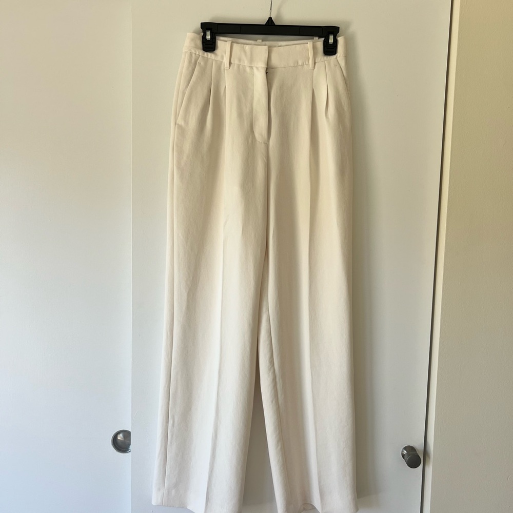 Aritizia Effortless Pants - White